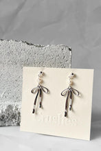 Crushes - Bow and Pearl Earrings, Silver