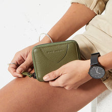 Status Anxiety - Wayward Wallet, Khaki